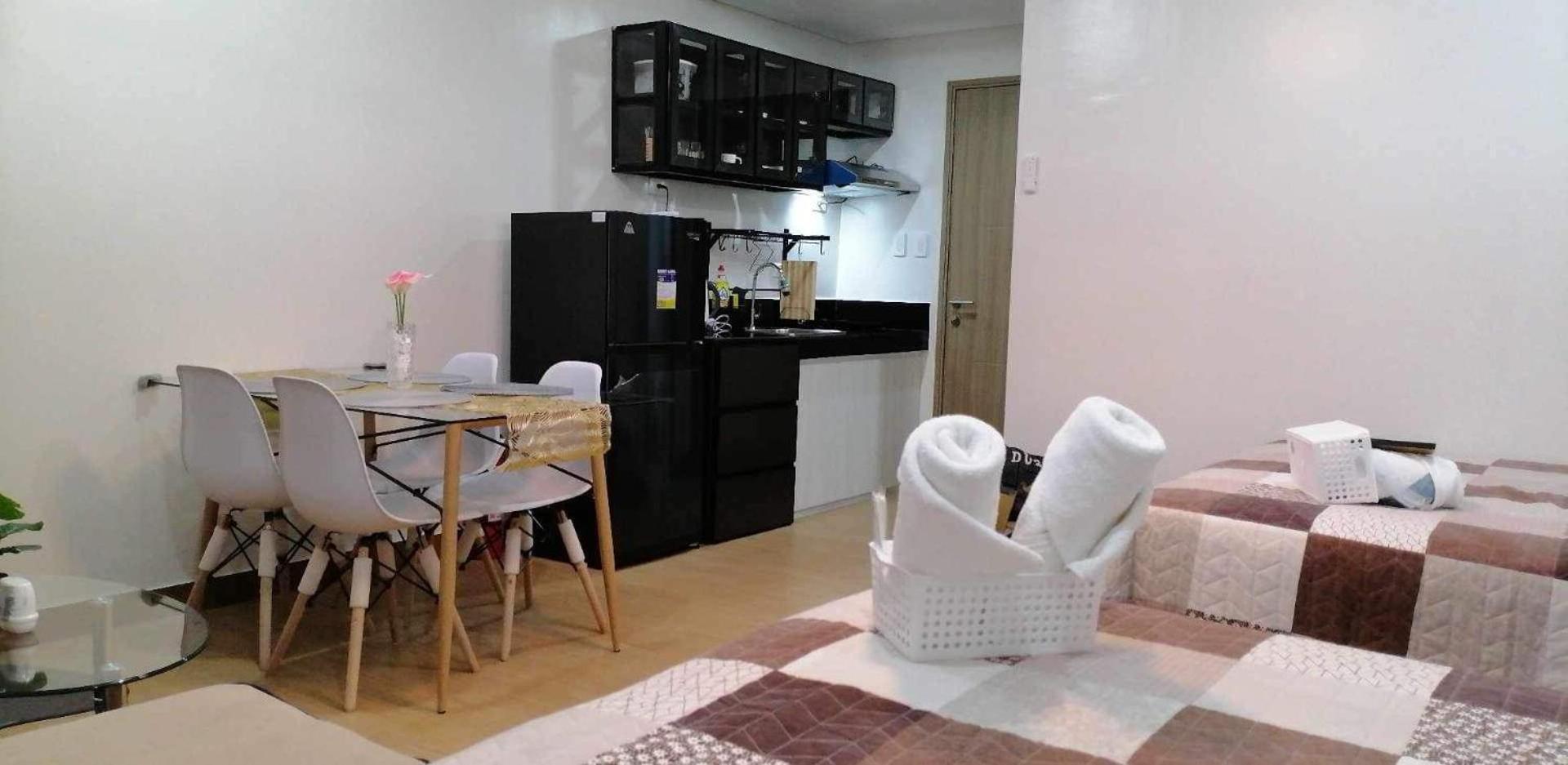 J & F Homestay - Cavite, Philippines Trece Martires Экстерьер фото