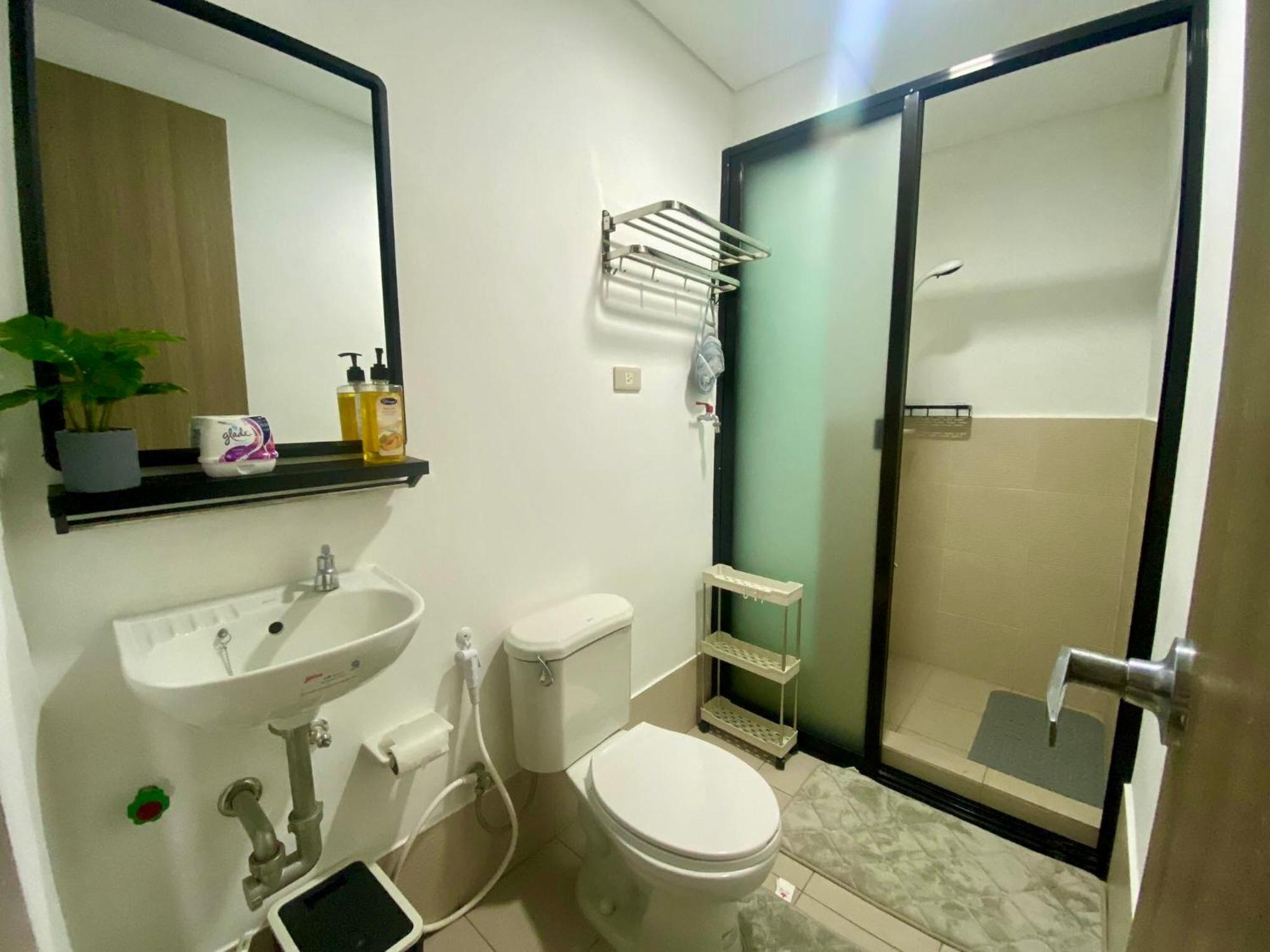 J & F Homestay - Cavite, Philippines Trece Martires Экстерьер фото